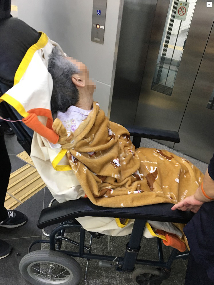 薩摩川内駅　患者搬送　車椅子　新幹線搬送
