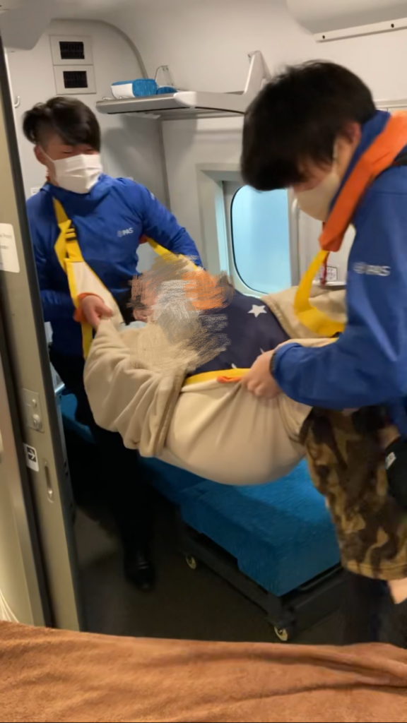 患者搬送　新幹線　多目的室　救命士　パス救急サービス