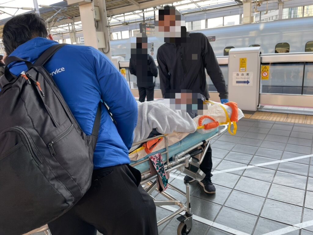 新幹線　新幹線搬送　民間救急　患者　患者搬送　看護師　車両搬送　ストレッチャー