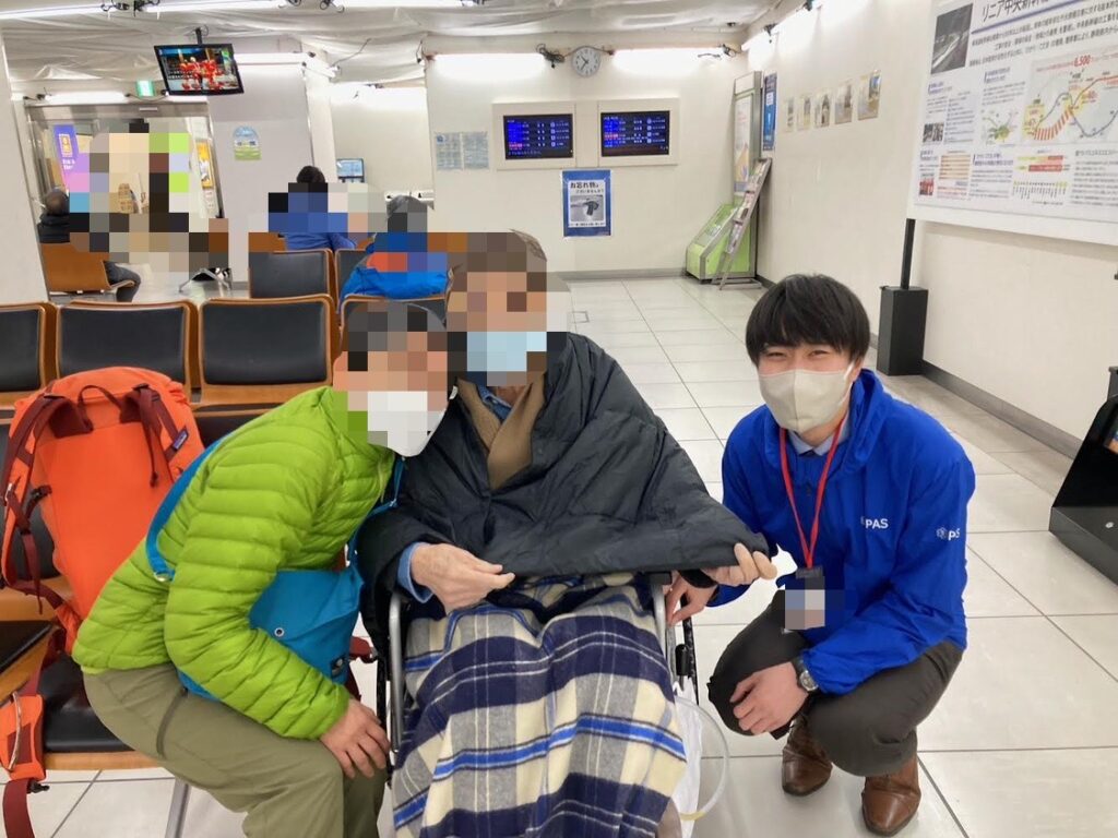 救命士　患者搬送　搬送　新幹線　新幹線搬送　多目的室　車椅子　民間救急
