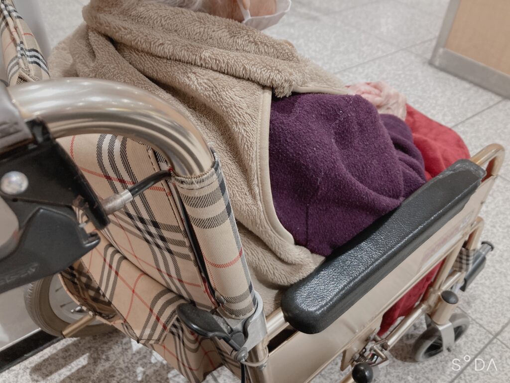 新幹線　新幹線搬送　多目的室　車椅子　民間救急　看護師
