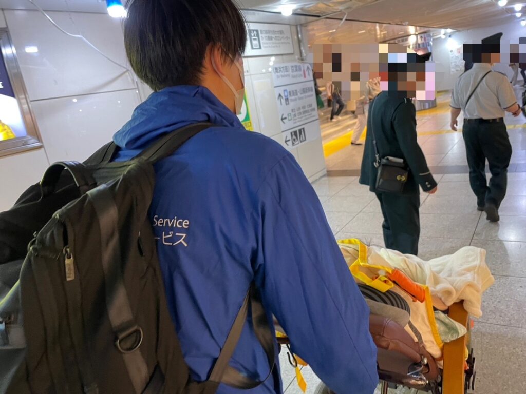 ストレッチャー　新幹線搬送　多目的室　救命士　看護師　搬送　患者搬送　民間救急