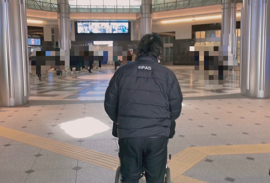 救急救命士　東京駅　新幹線搬送　車椅子　多目的室　患者搬送　民間救急