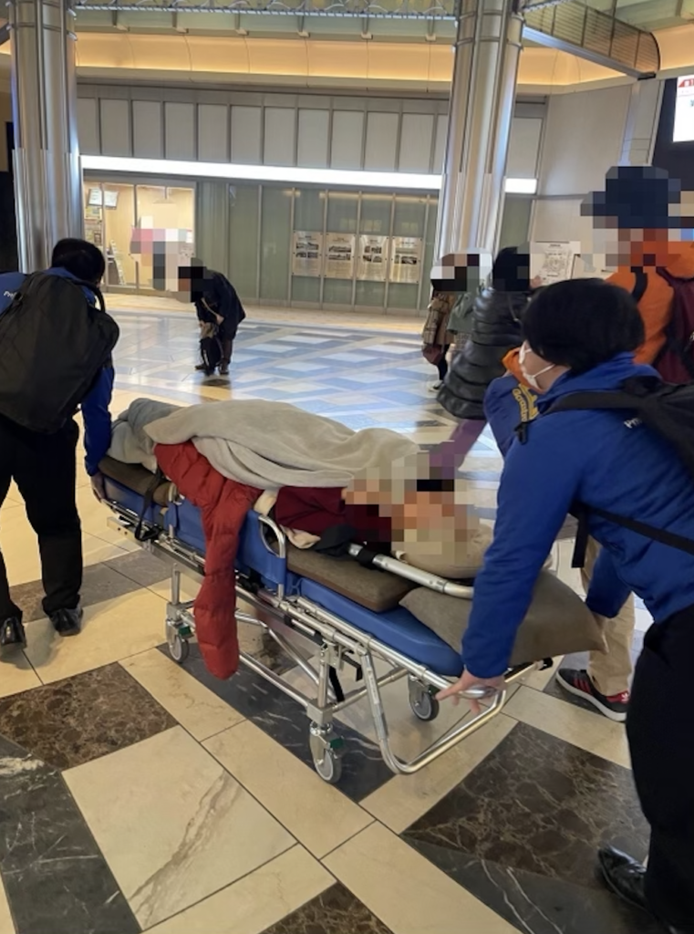民間救急　看護師　救命士　病院　搬送　新幹線　患者　東京駅