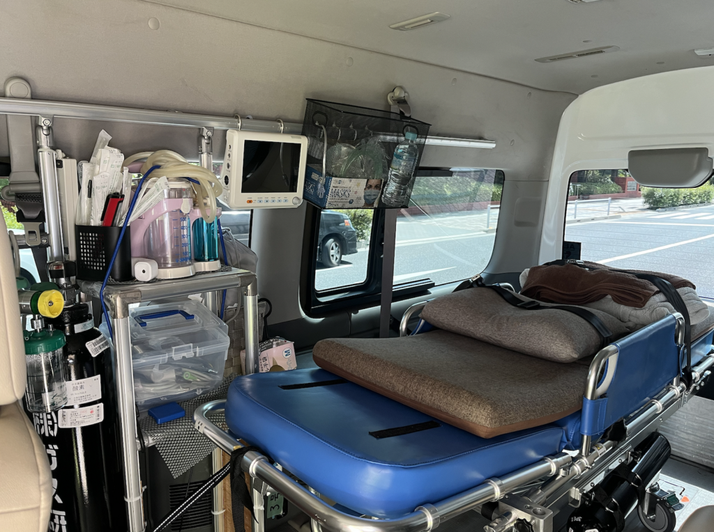 民間救急　看護師　救命士　病院　搬送　新幹線　患者　救急車