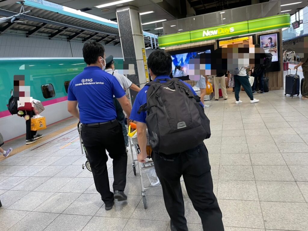 東京駅　新幹線搬送　ストレッチャー　パス救急サービス